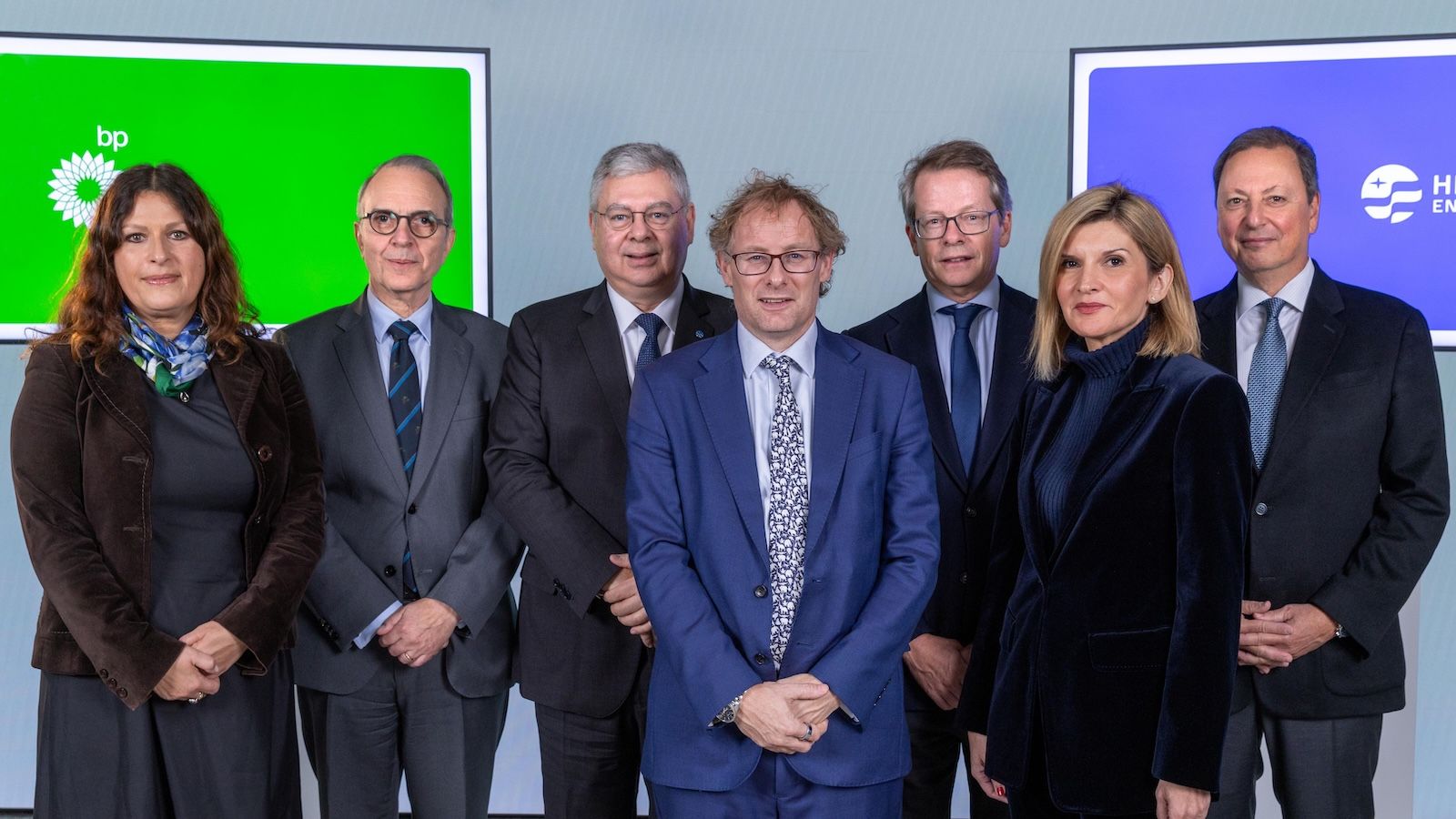 HELLENiQ ENERGY και BP ανανεώνουν τη συνεργασία τους έως το 2035